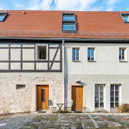 In Dresden-wachwitz Apartament *